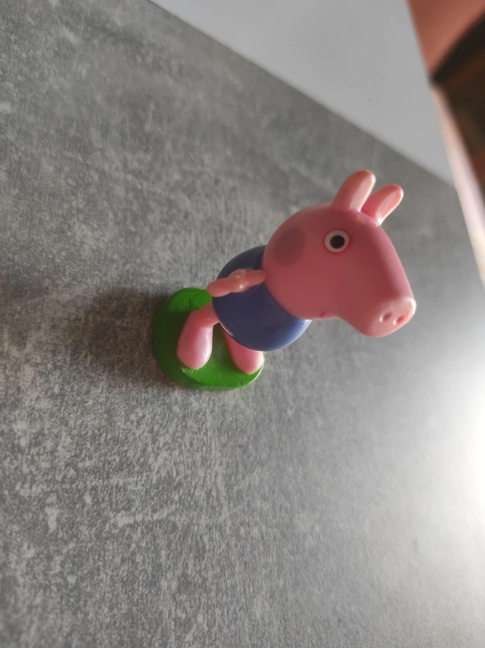 George pig avec sceau de dinosaure – photo 2